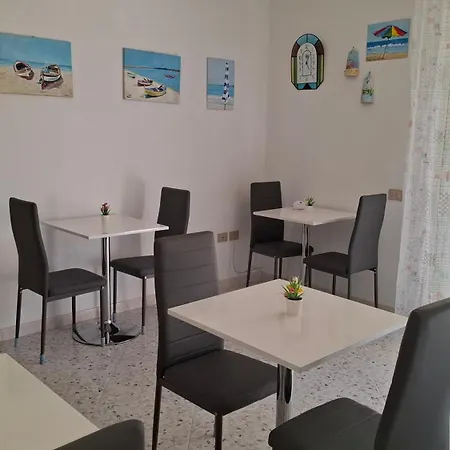 Phiniscollis B&B-2